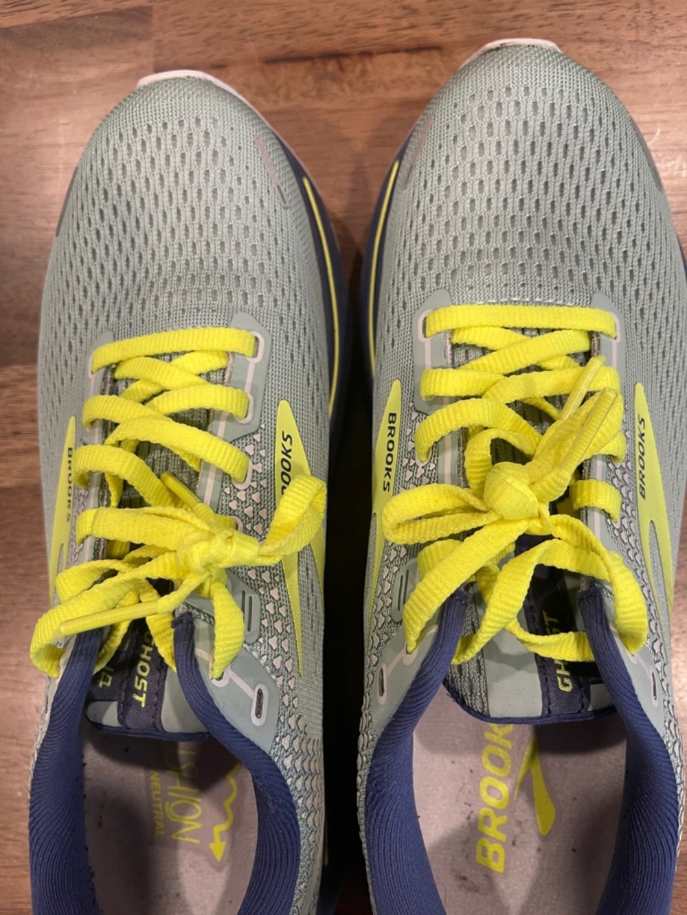 Brooks Women’s Running Shoes in Teal and Neon Yellow - Picture 4 of 6